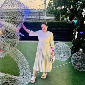 Chị Thảo bán cơm cháy