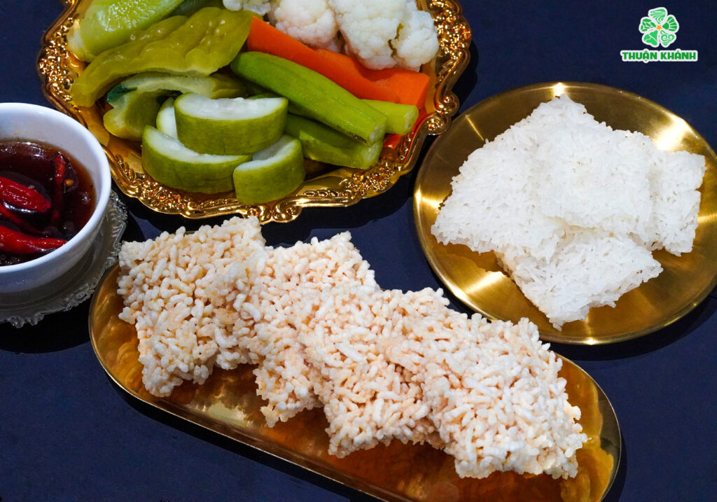 Cơm cháy chay kho quẹt tại Thuận Khánh